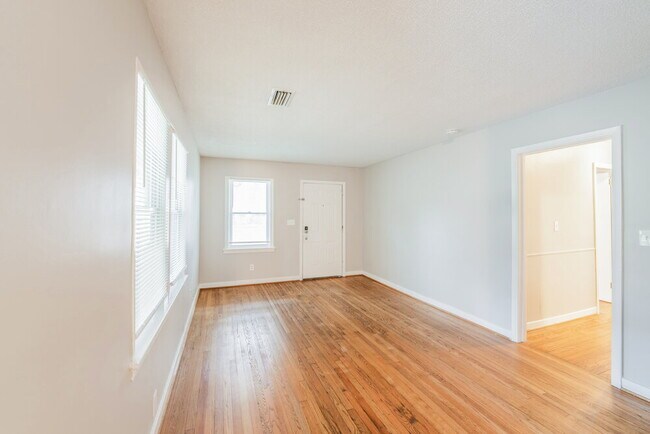 Foto del edificio - 237 Garden Ln