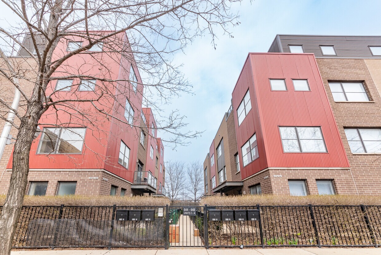 Foto principal - 648 W 16th St