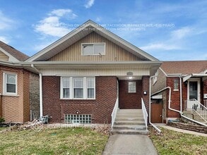 Building Photo - 2728 Wesley Ave