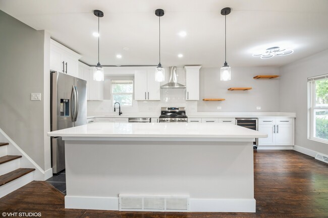 Building Photo - 15463 Diekman Ct
