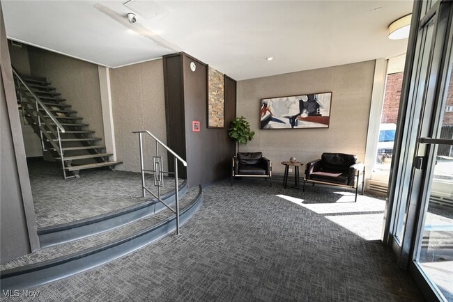 Foto del edificio - 12050 Lake Ave