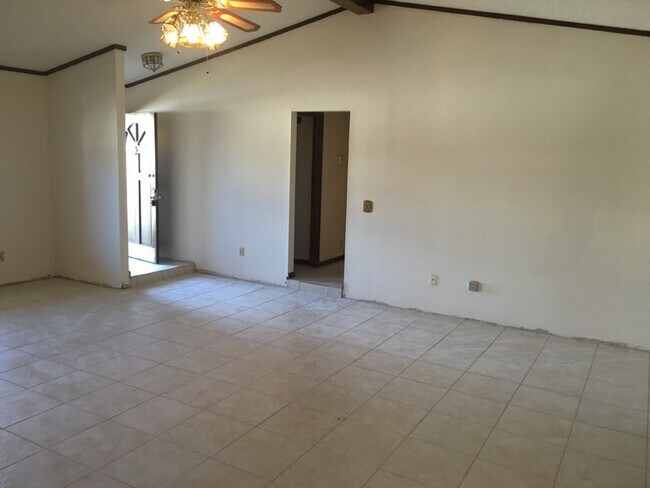 Building Photo - 7906 Dwyer Dr