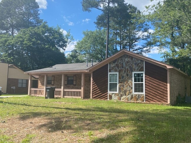 Building Photo - 2105 Vail Dr