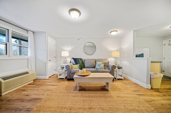 Primary Photo - Cozy Condo with Pool and Parking on Main S...