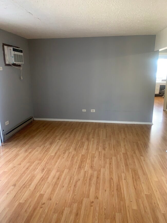 214 Madison St Unit 214 apartment 2B, Joliet, IL 60435 Condo for Rent