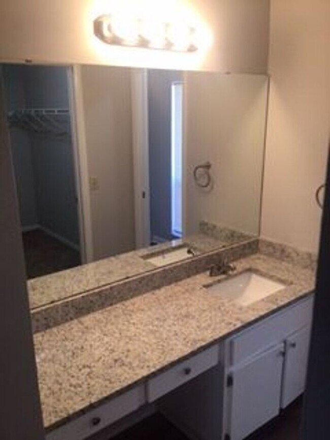 Building Photo - Don't pass this one up!!! Available Now!!