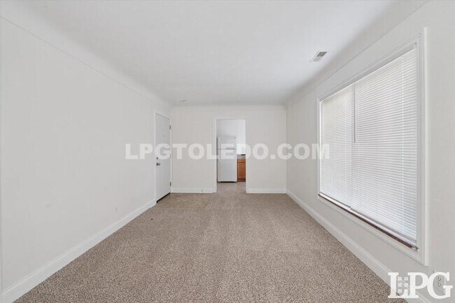 Foto del edificio - 3430 Douglas Rd