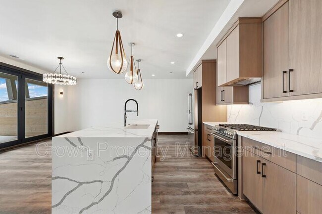 Building Photo - 313 Akers Ln