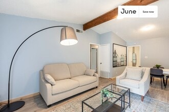 Building Photo - 5402 Brompton Cir