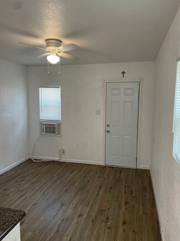 Primary Photo - 108 W 18th St