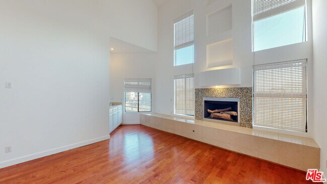 Building Photo - 16137 Sunset Blvd
