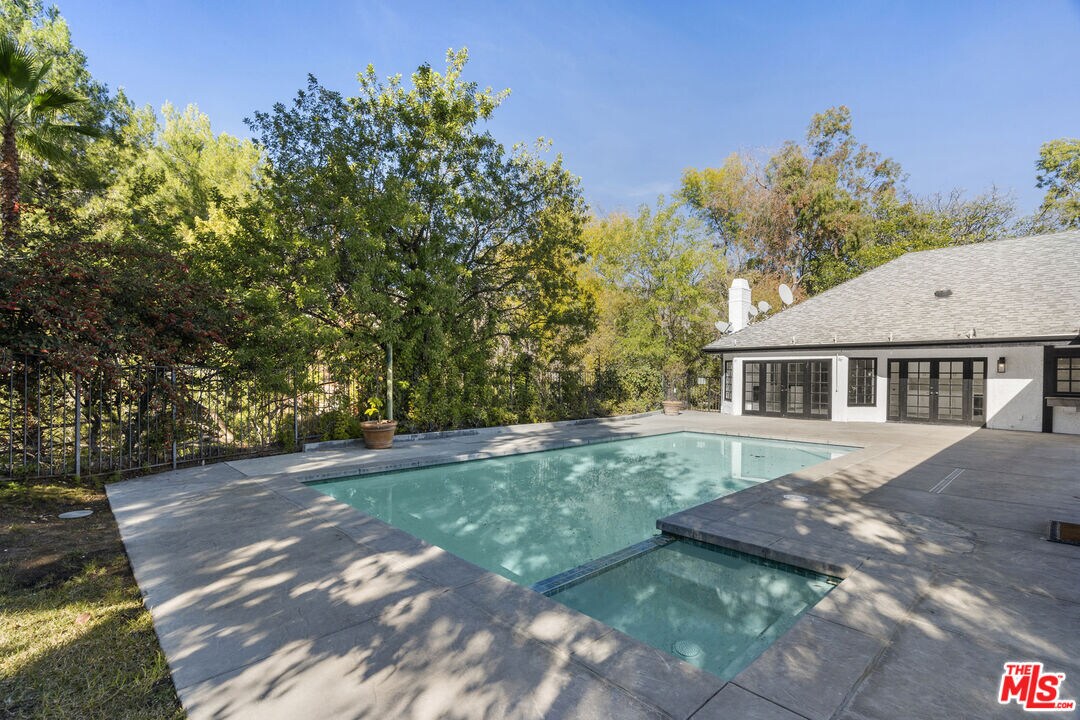 Foto principal - 3217 Hutton Dr