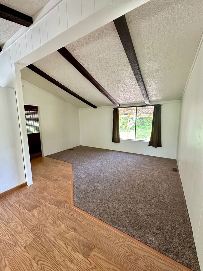 Building Photo - Country 2 Bedroom Available 10/06/2024