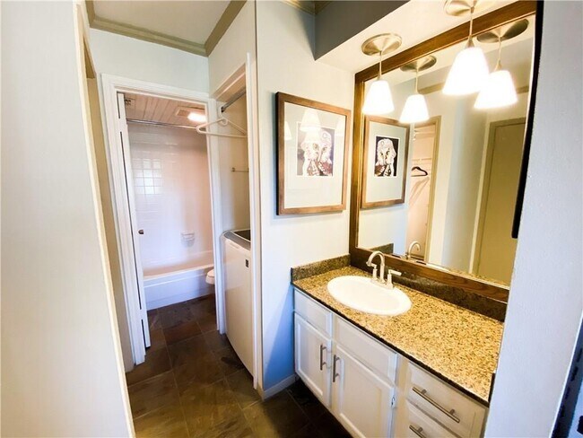 Foto del edificio - 8888 Tallwood Dr
