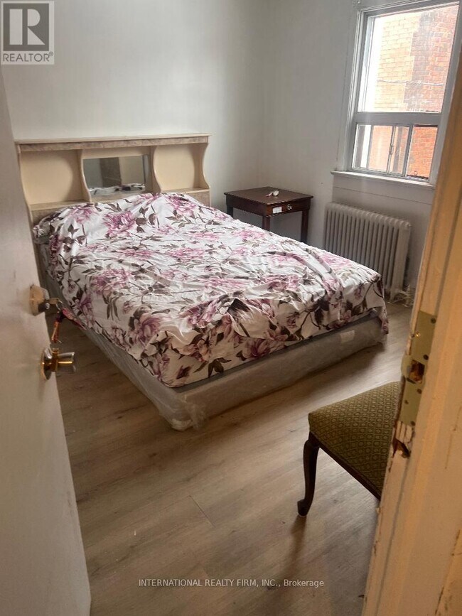 Photo du bâtiment - 2034 Weston Rd