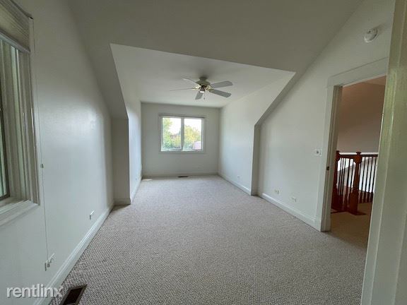Foto principal - 2 br, 1.5 bath Townhome - 215 S. Ewing Street