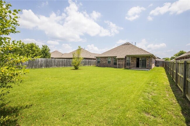 Building Photo - 3057 Azure Ave