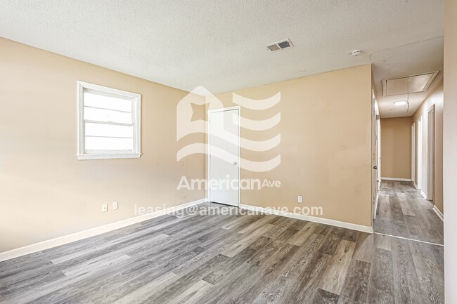 Building Photo - 144 Charmont Dr