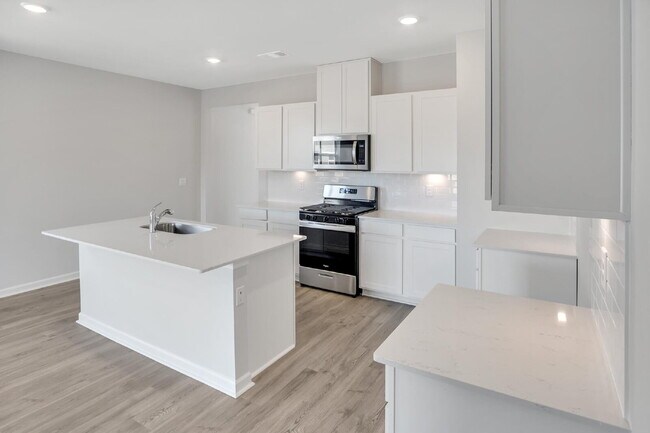 Foto del edificio - Brand New Construction, 3-Bedroom Oasis with Lawncare included, plus Pool, Playground, Pickleball...