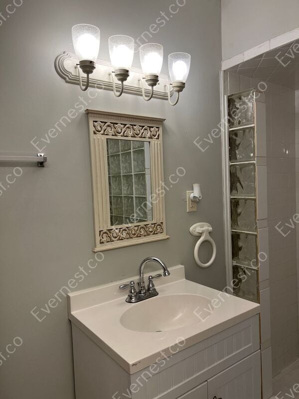 Building Photo - 817 Oakland Dr