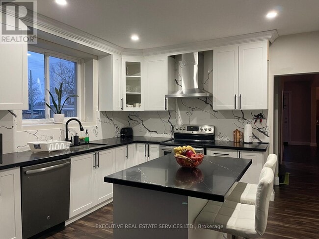 Building Photo - 1167 Queenston Rd