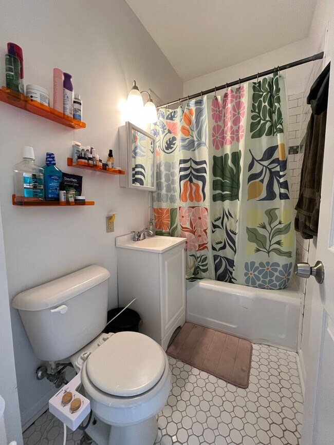 Foto del edificio - 1209-09B E Kane Pl