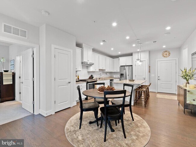 Building Photo - 2324 Wind Charm St