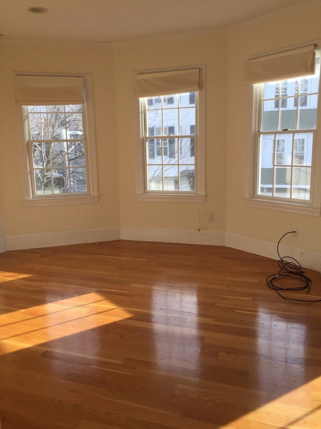 Foto del edificio - 840 E 2nd St