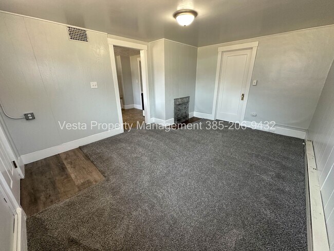 Building Photo - 1082 Doxey St