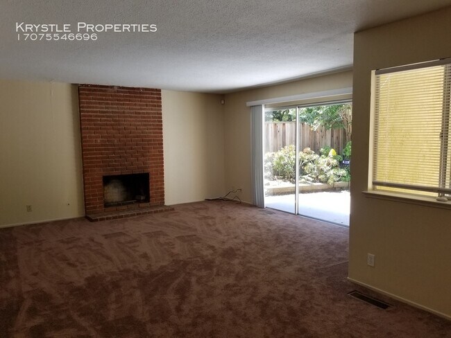 Building Photo - 343 Regents Park Dr