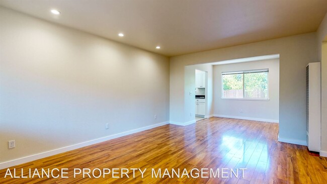Building Photo - 2 br, 1 bath House - 645 King Street