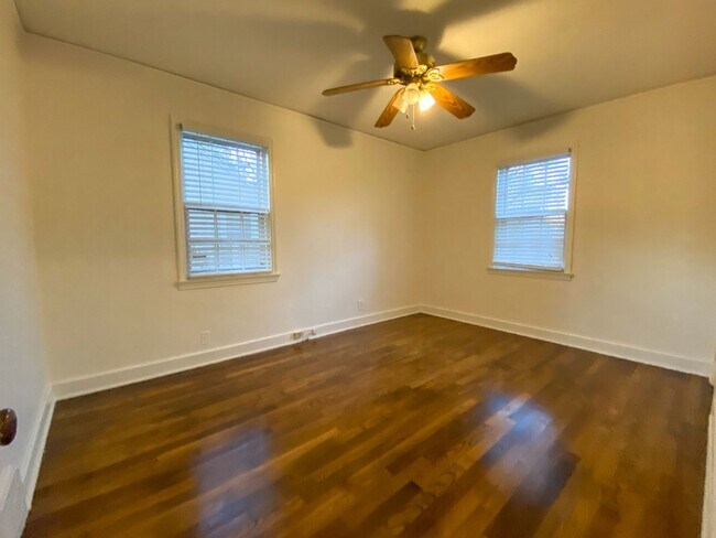 Foto del edificio - 3 bed 2 bath in East Memphis/ near of UofM...