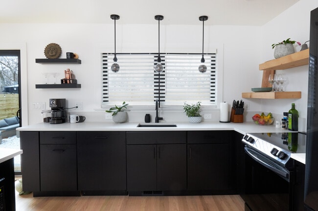 Foto del edificio - 6 Sobel Dr