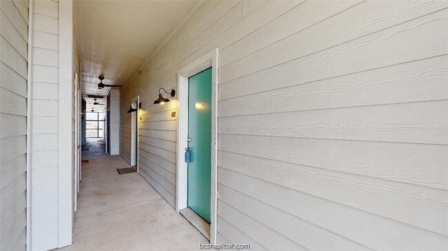 Building Photo - 305 W 27th Street Unit 335
