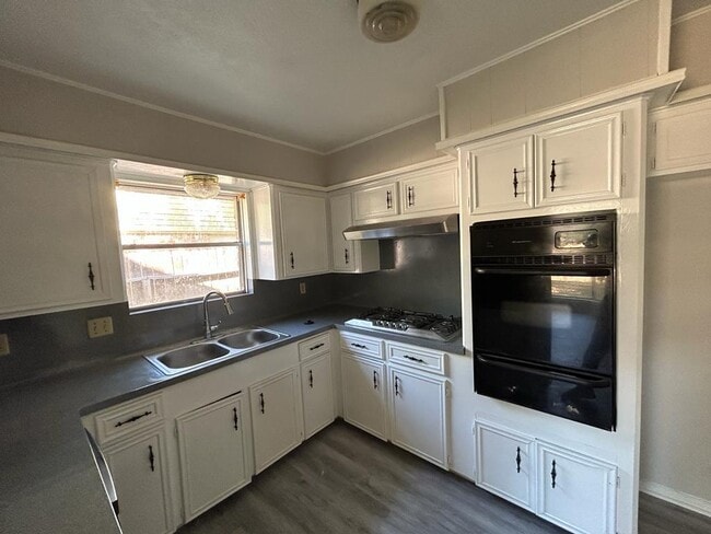 Building Photo - 1811 Hanbury Ct