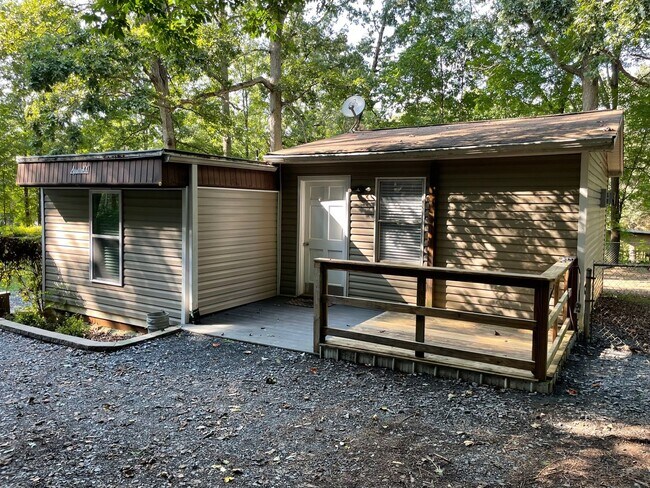 Building Photo - 3 BEDROOM 2 BA SINGLEWIDE  MOBILE HOME W R...