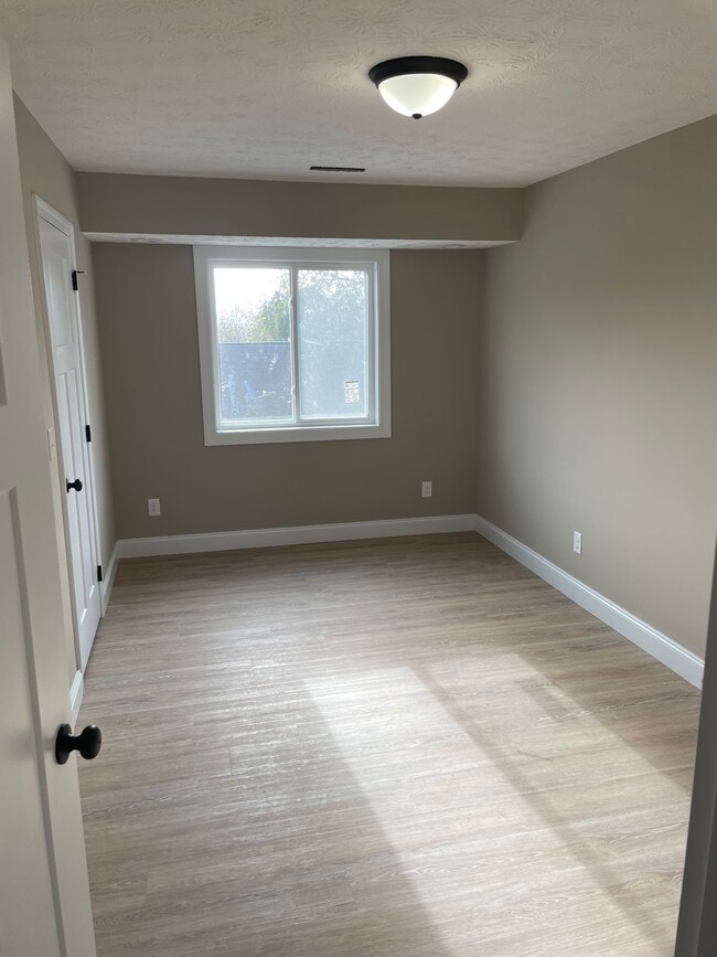 Building Photo - 1055 Gordon Hill Pike