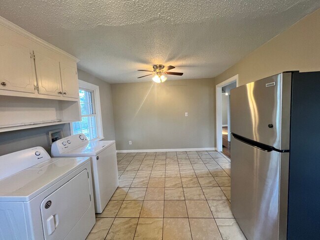 Building Photo - Lovely 2 Bedroom Home in Bellemeade Availa...