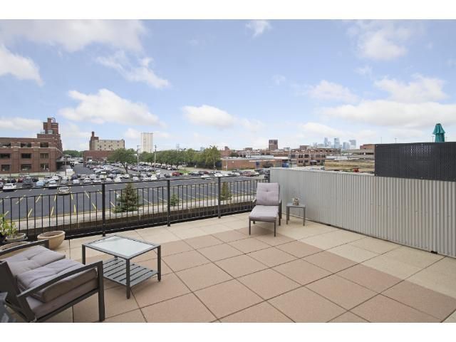 Foto del edificio - 730 Stinson Blvd