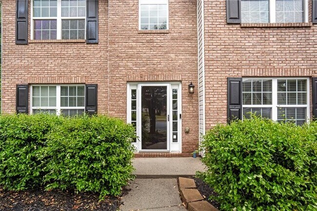 Building Photo - 709 Roxholly Ln NE