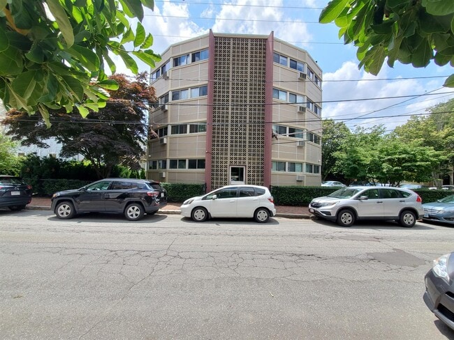 Building Photo - 348 Franklin St