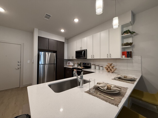 Building Photo - 1102 Treeta Trl