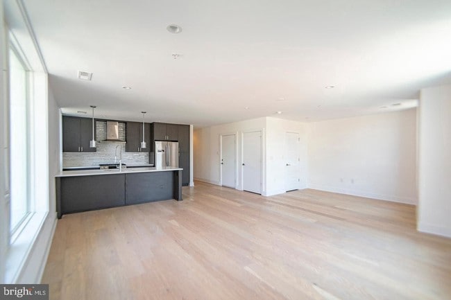 Building Photo - 861 N 3rd St
