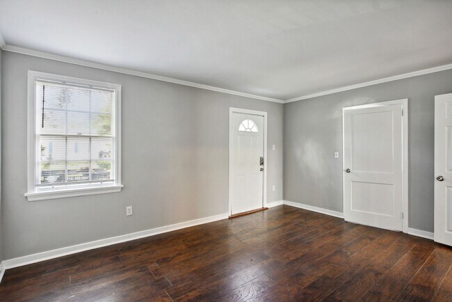 Building Photo - 2215