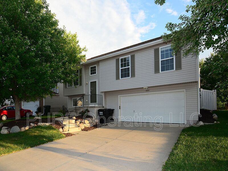 Primary Photo - 16148 Cherrywood St