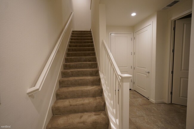 Building Photo - 3 br, 3.5 bath Townhome - 5510 Iron Horse ...