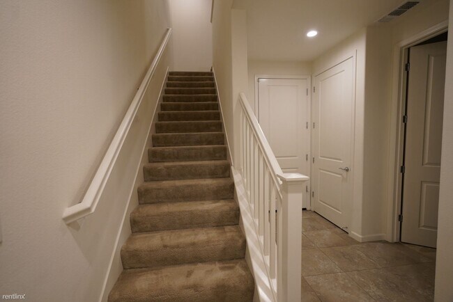 Foto del edificio - 3 br, 3.5 bath Townhome - 5510 Iron Horse ...