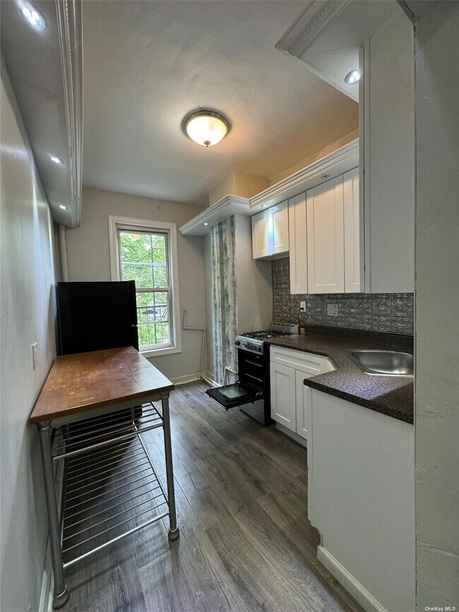 Building Photo - 1307 Clay Ave