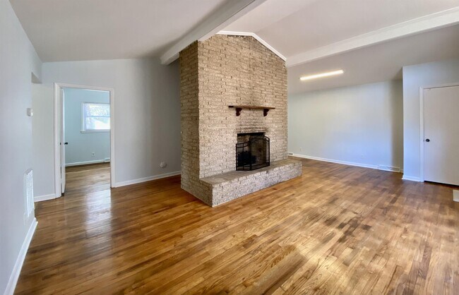 Building Photo - 5617 Laurel Crest Dr