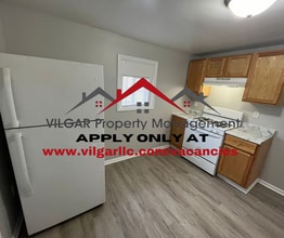 Building Photo - 4855 White Oak Ave